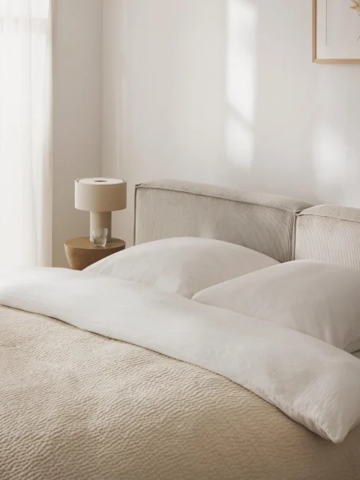 Cama Tapizada En Pana Lennon, Con Espacio De Almacenamiento