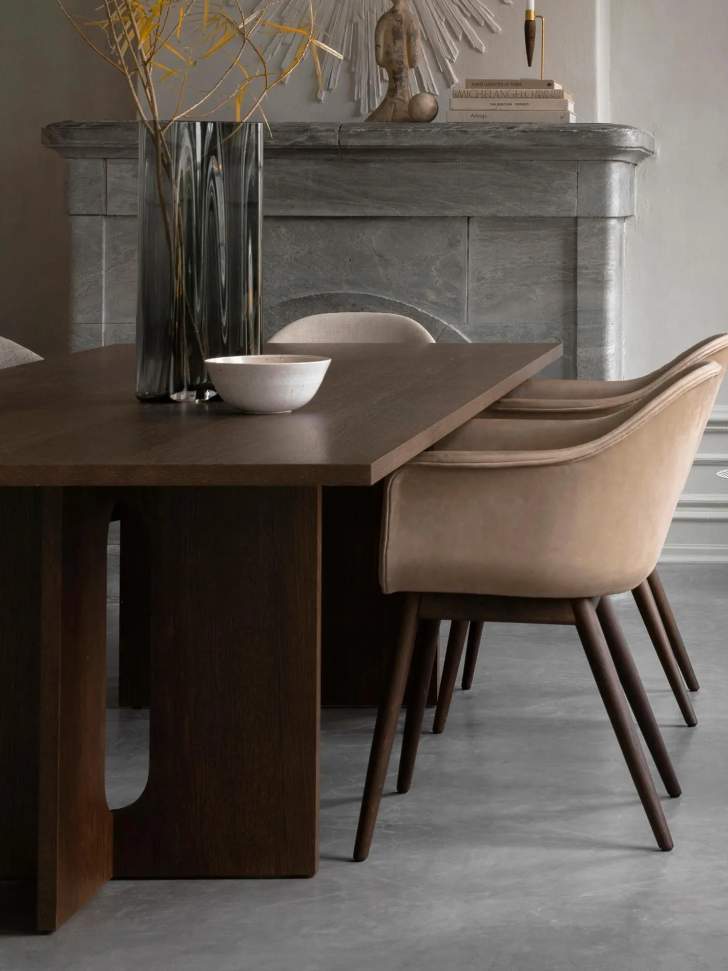 Mesa De Comedor En Madera Oscura Androgyne, Tamanos Diferentes