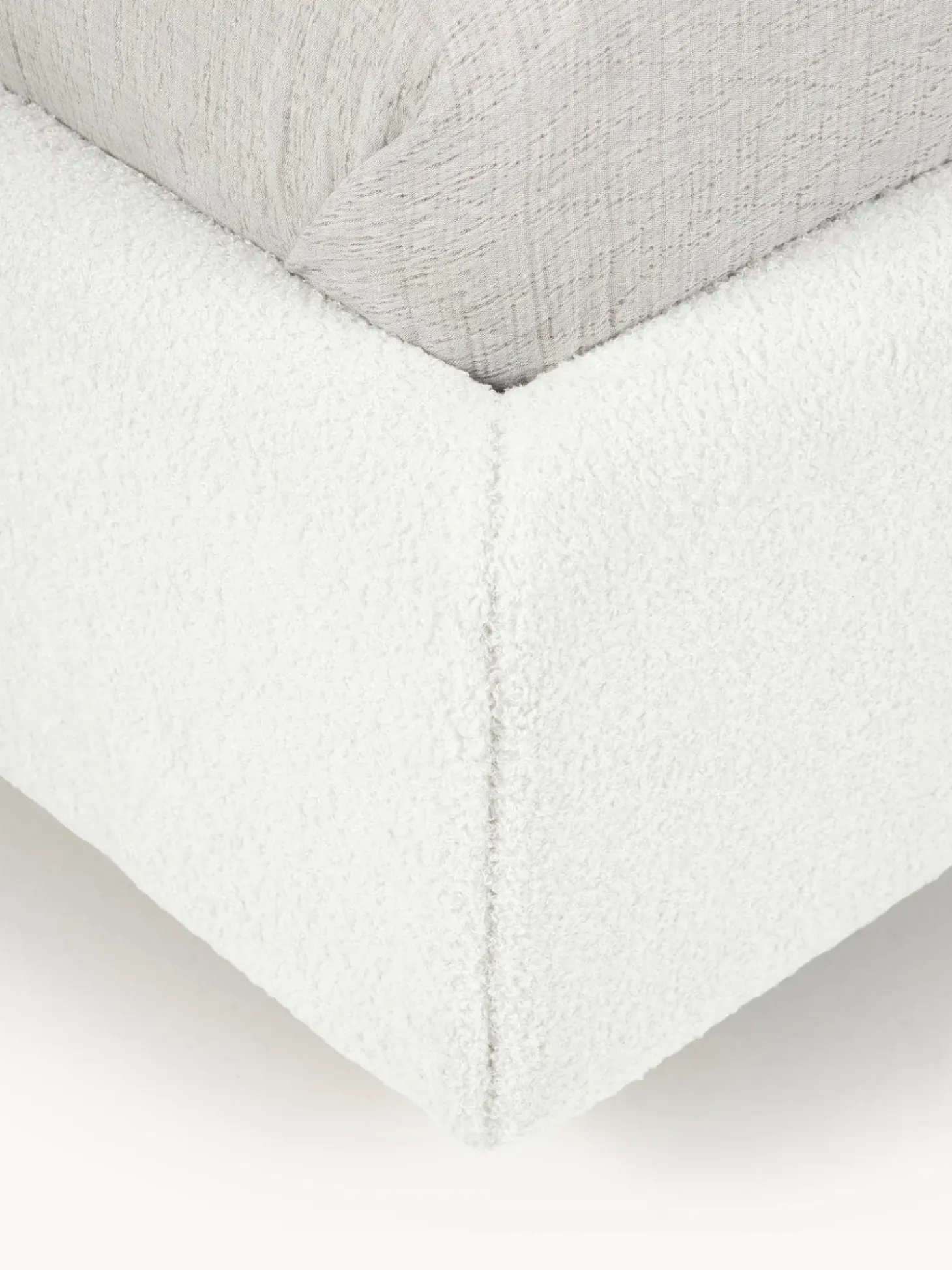 Cama Tapizada En Tejido Boucle Ebba, Con Espacio De Almacenamiento