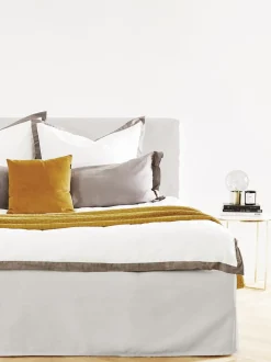 Cama Tapizada Feather, Con Espacio De Almacenamiento