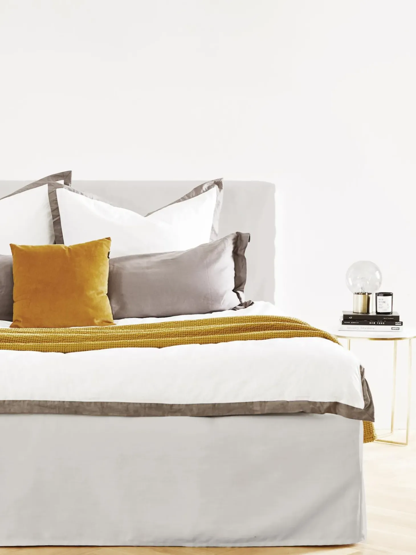 Cama Tapizada Feather, Con Espacio De Almacenamiento