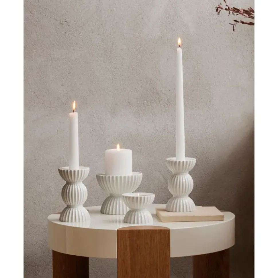 Candelabro De Porcelana Con Relieves Tura