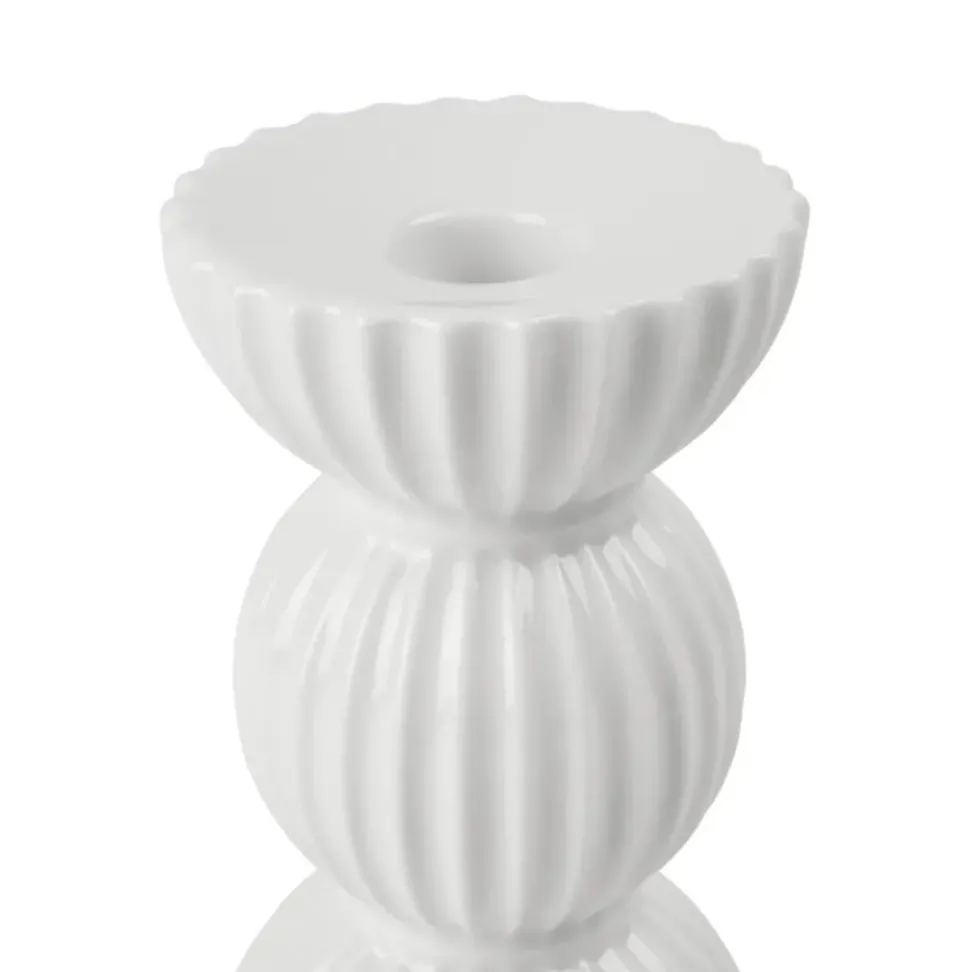 Candelabro De Porcelana Con Relieves Tura