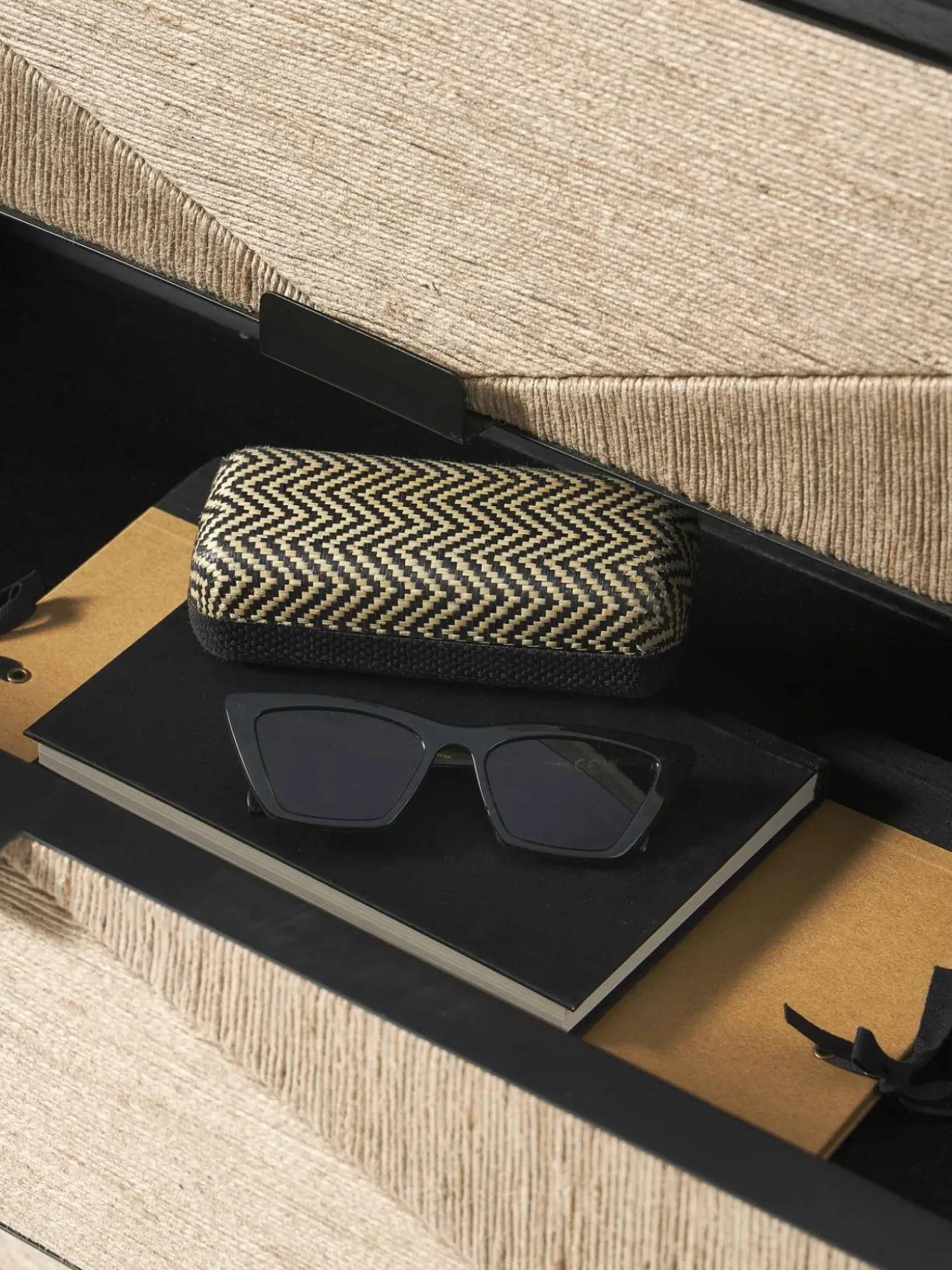 Comoda Con Cajones De Madera De Mango Maciza June