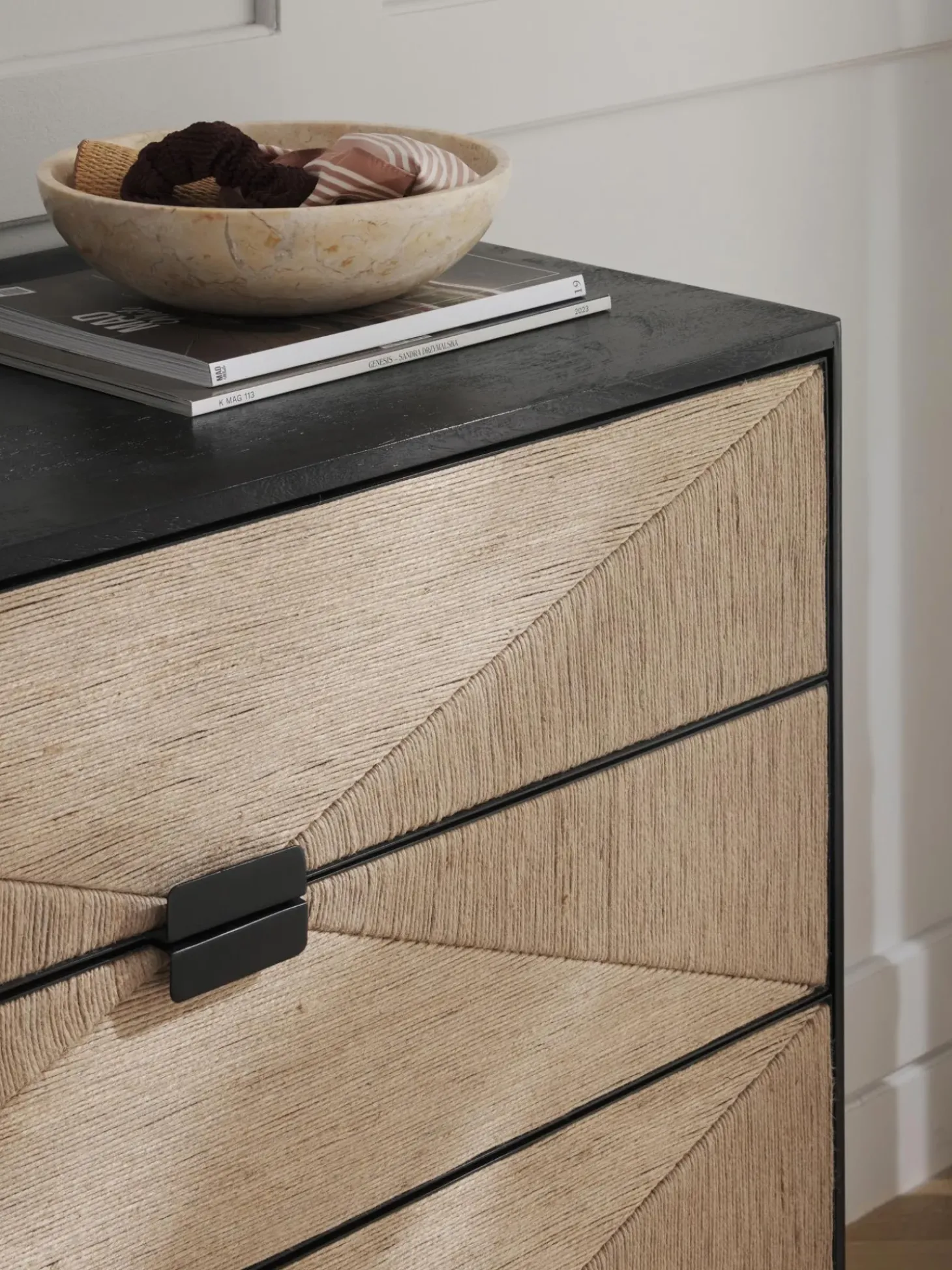 Comoda Con Cajones De Madera De Mango Maciza June