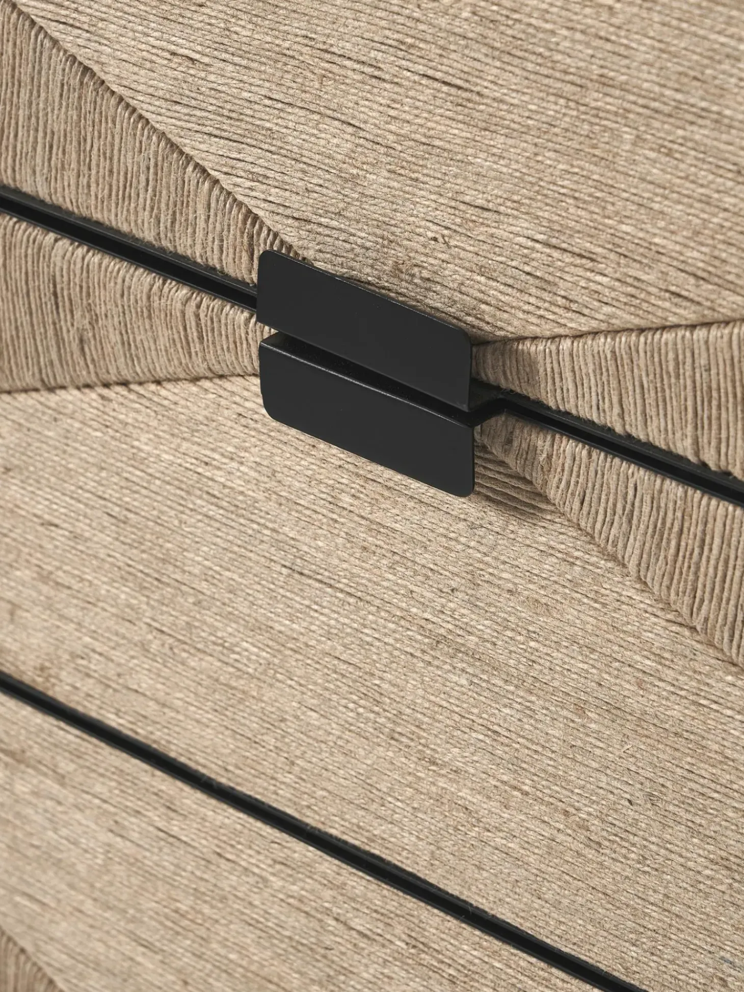 Comoda Con Cajones De Madera De Mango Maciza June