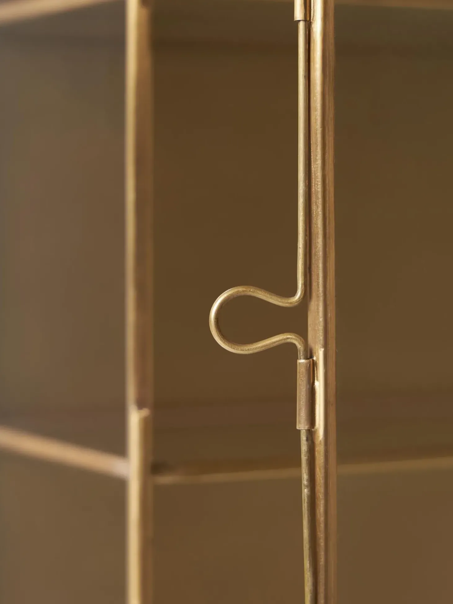 Estanteria De Pared De Metal Y Vidrio Ada