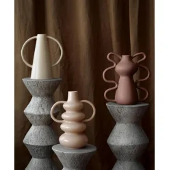 Jarron En Forma Organica De Diseno Luvi