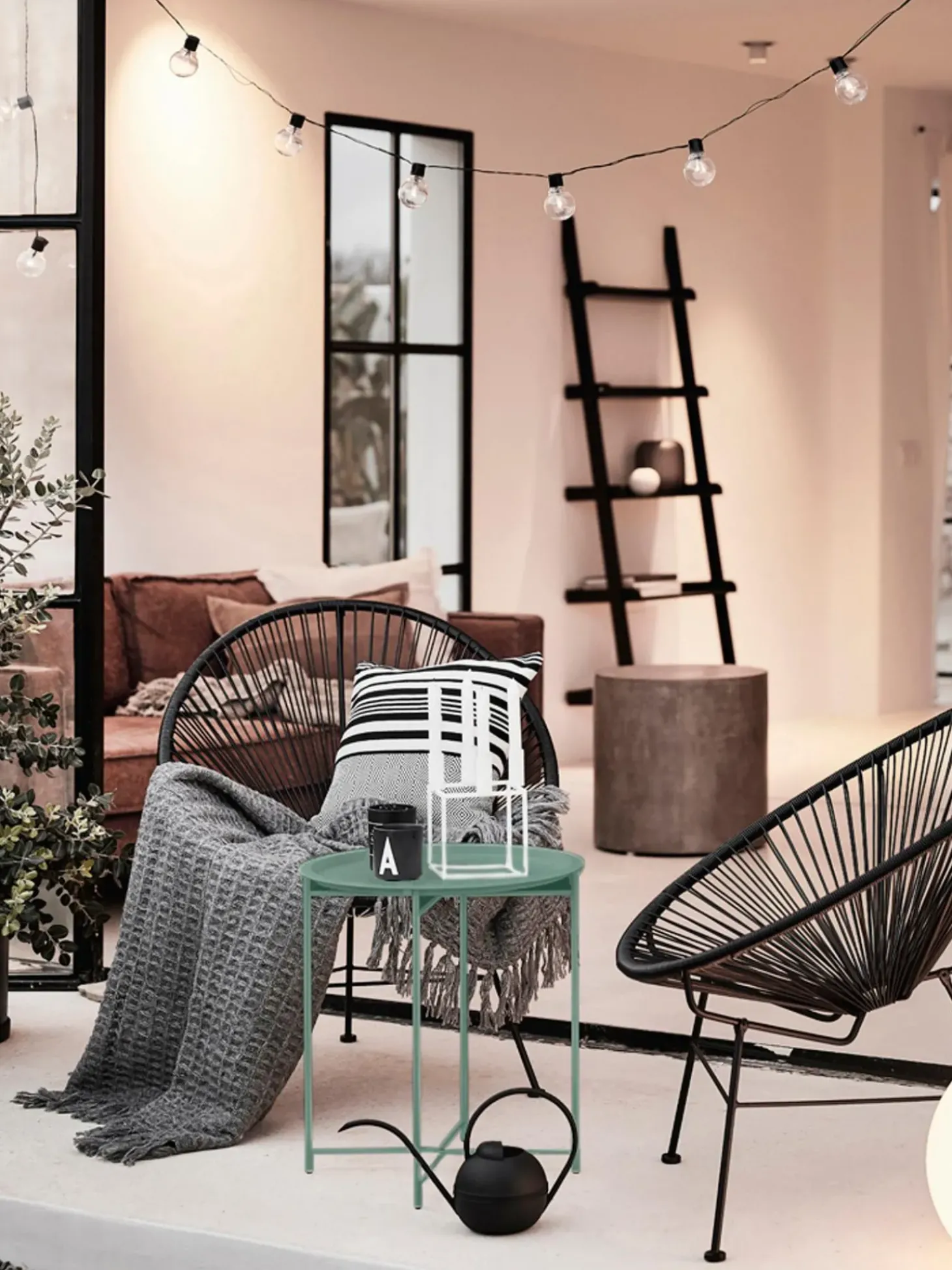 Mesa Auxiliar Con Bandeja Redonda De Metal Sangro