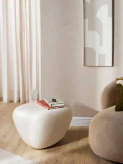 Mesa Auxiliar Con Forma Organica Pietra