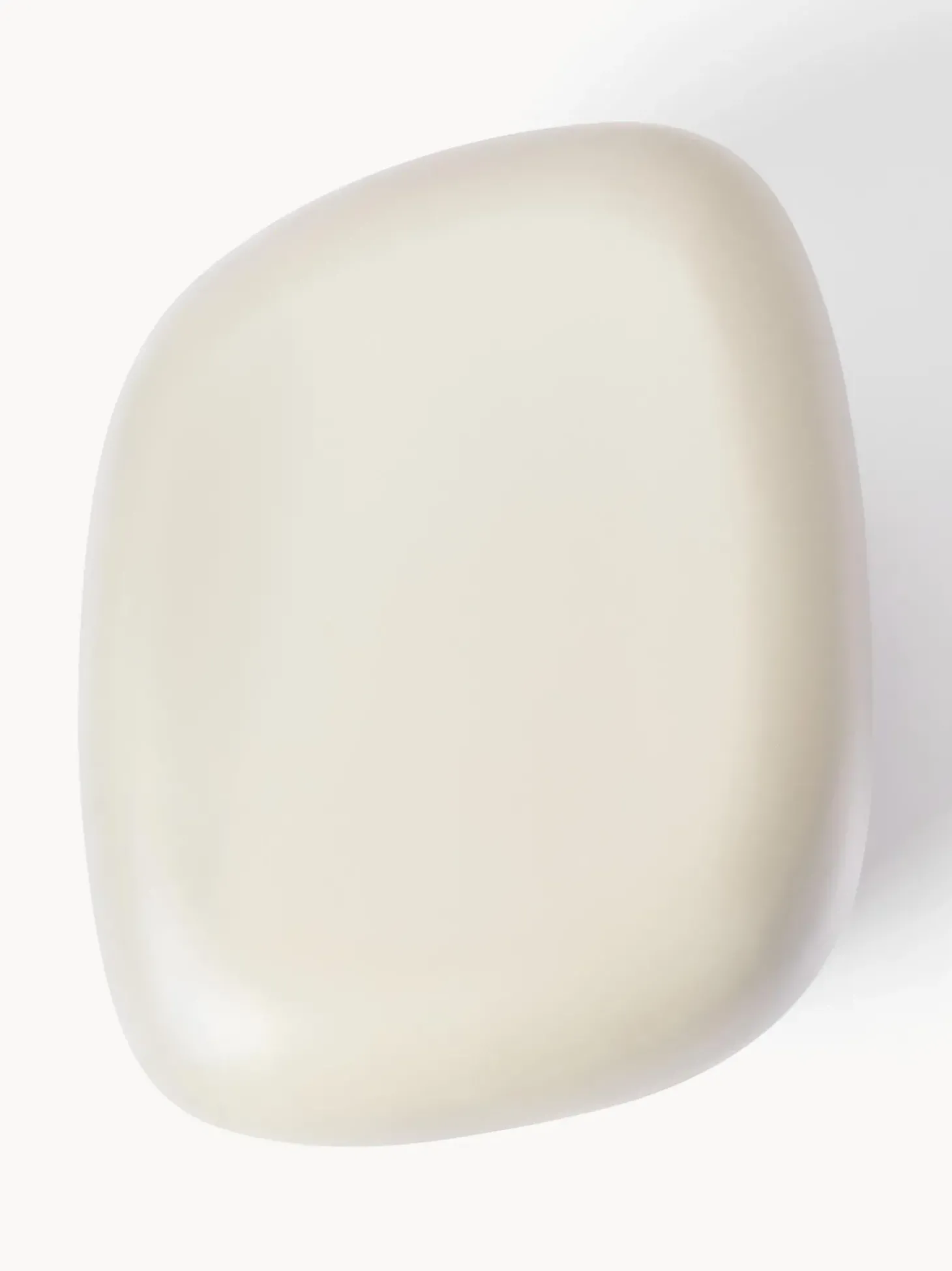 Mesa Auxiliar Con Forma Organica Pietra