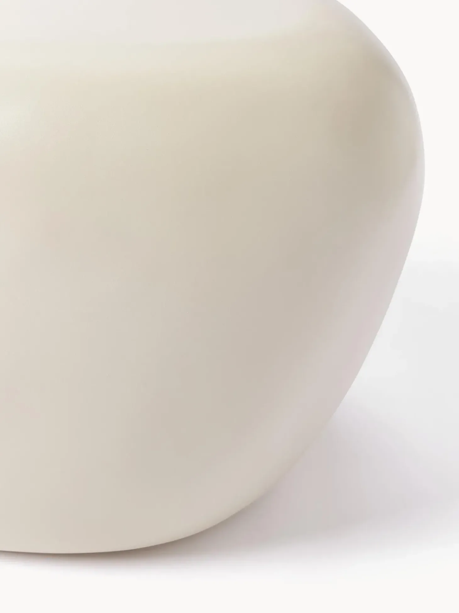 Mesa Auxiliar Con Forma Organica Pietra