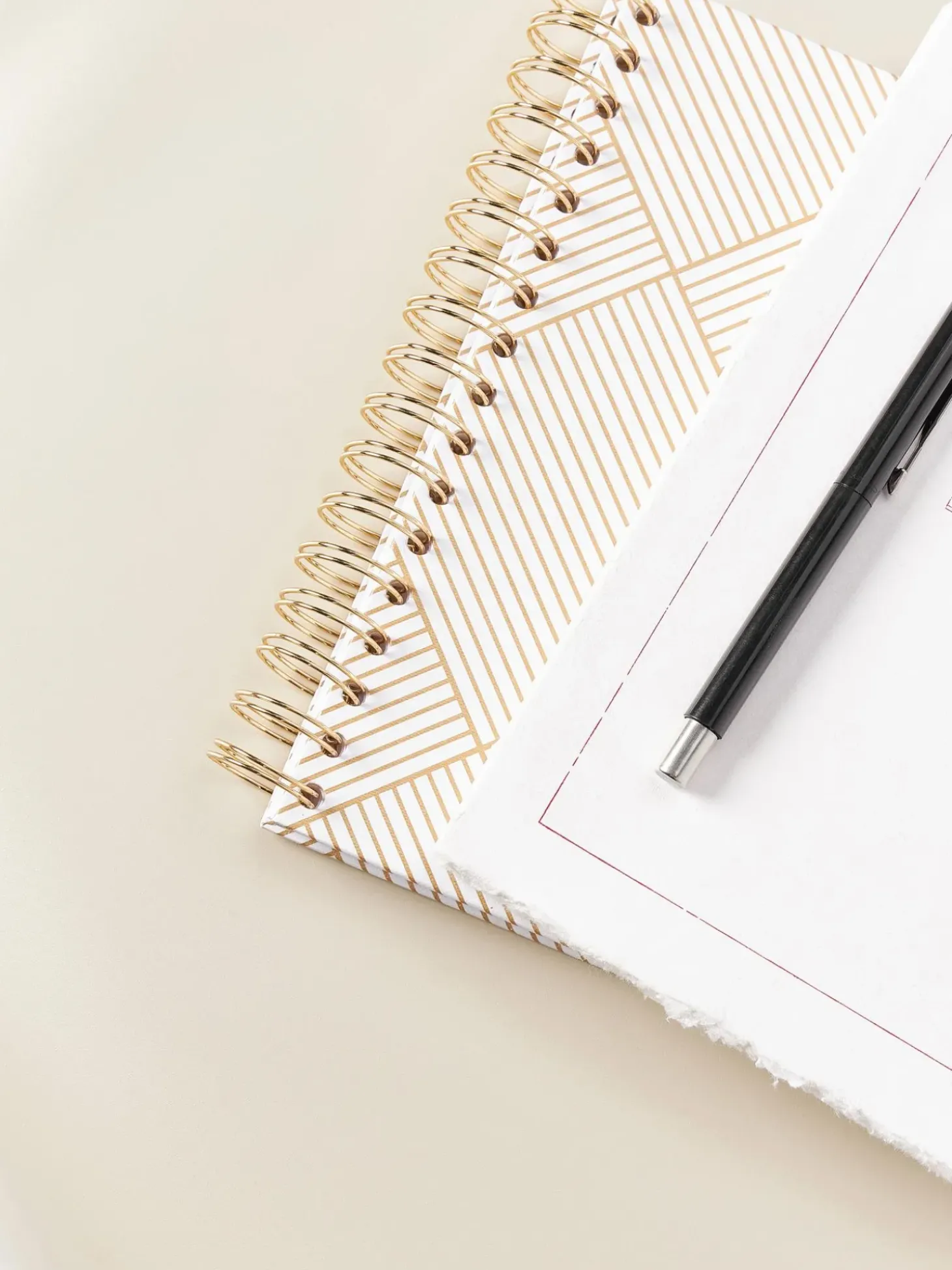 Mesa Auxiliar Con Forma Organica Pietra