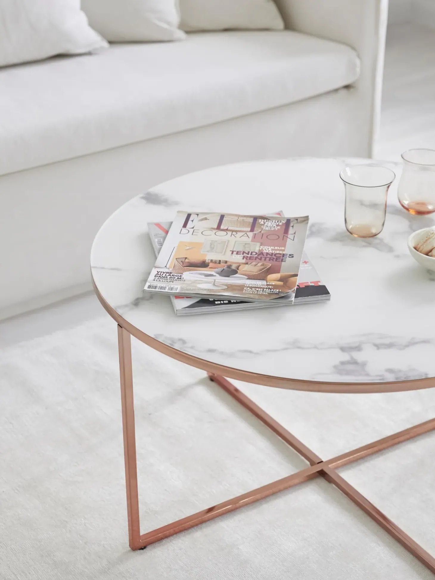 Mesa De Centro Redonda Antigua, Tablero De Vidrio En Aspecto Marmol