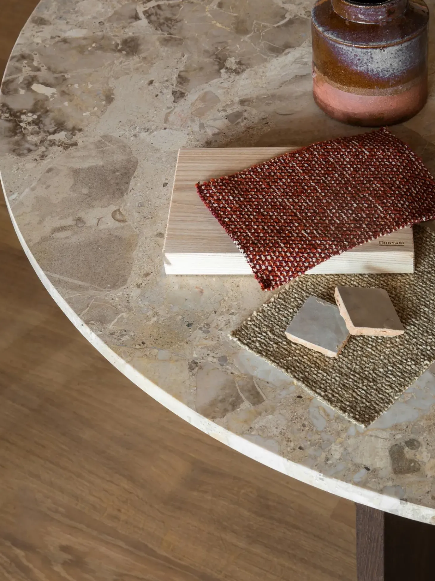 Mesa De Comedor Androgyne, Tablero De Piedra Arenisca, O 120 Cm