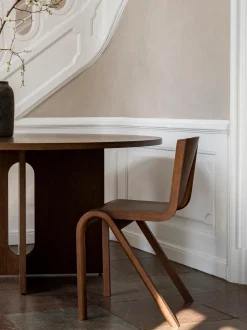 Mesa De Comedor En Roble Oscuro Androgyne, Tamanos Diferentes