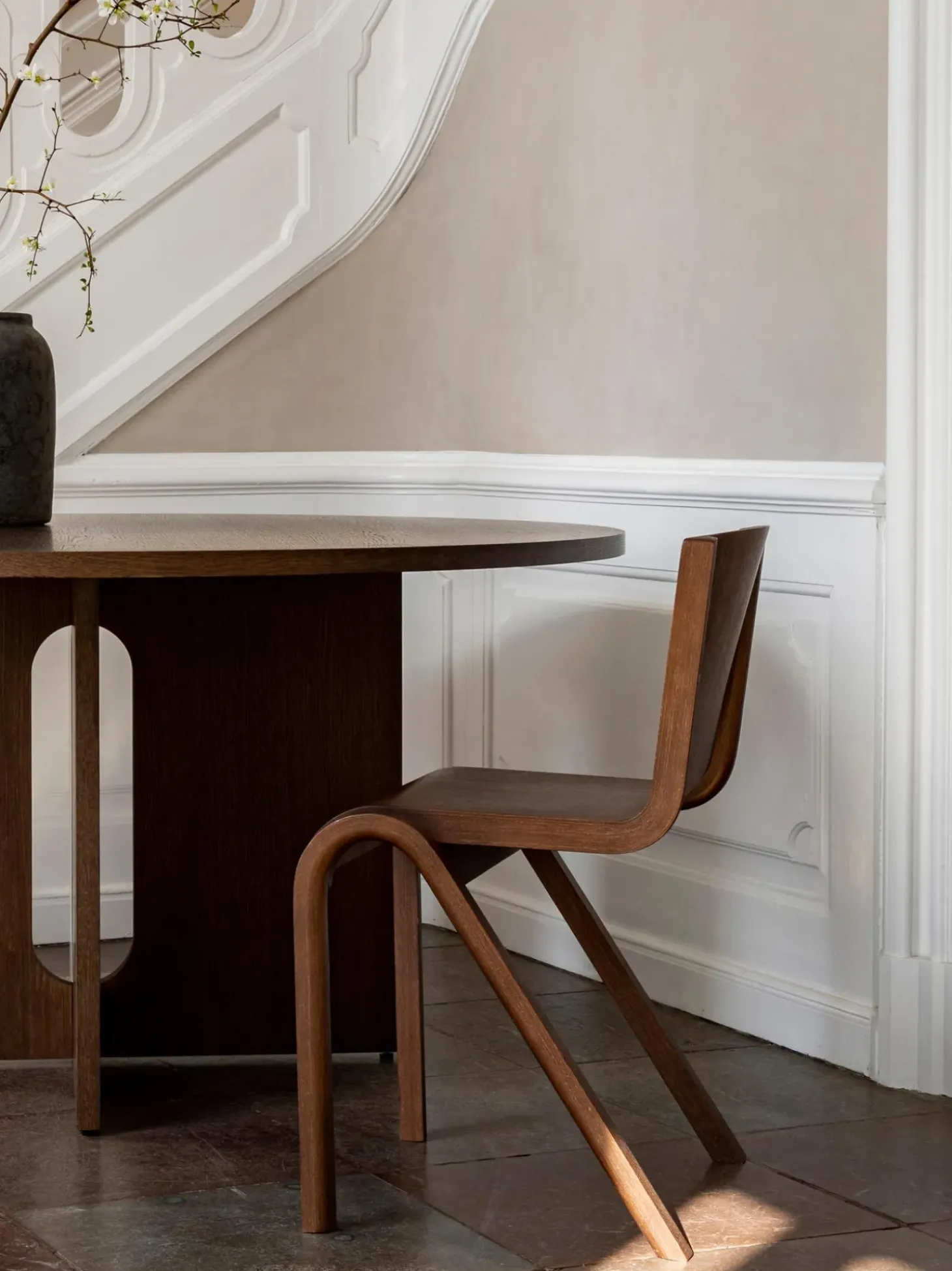 Mesa De Comedor En Roble Oscuro Androgyne, Tamanos Diferentes