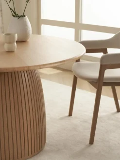 Mesa De Comedor Redonda En Roble Nelly, Tamanos Diferentes