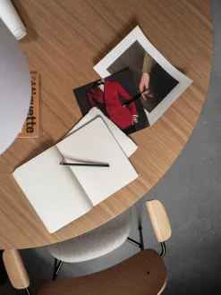 Mesa De Comedor Redonda En Roble Androgyne, Tamanos Diferentes