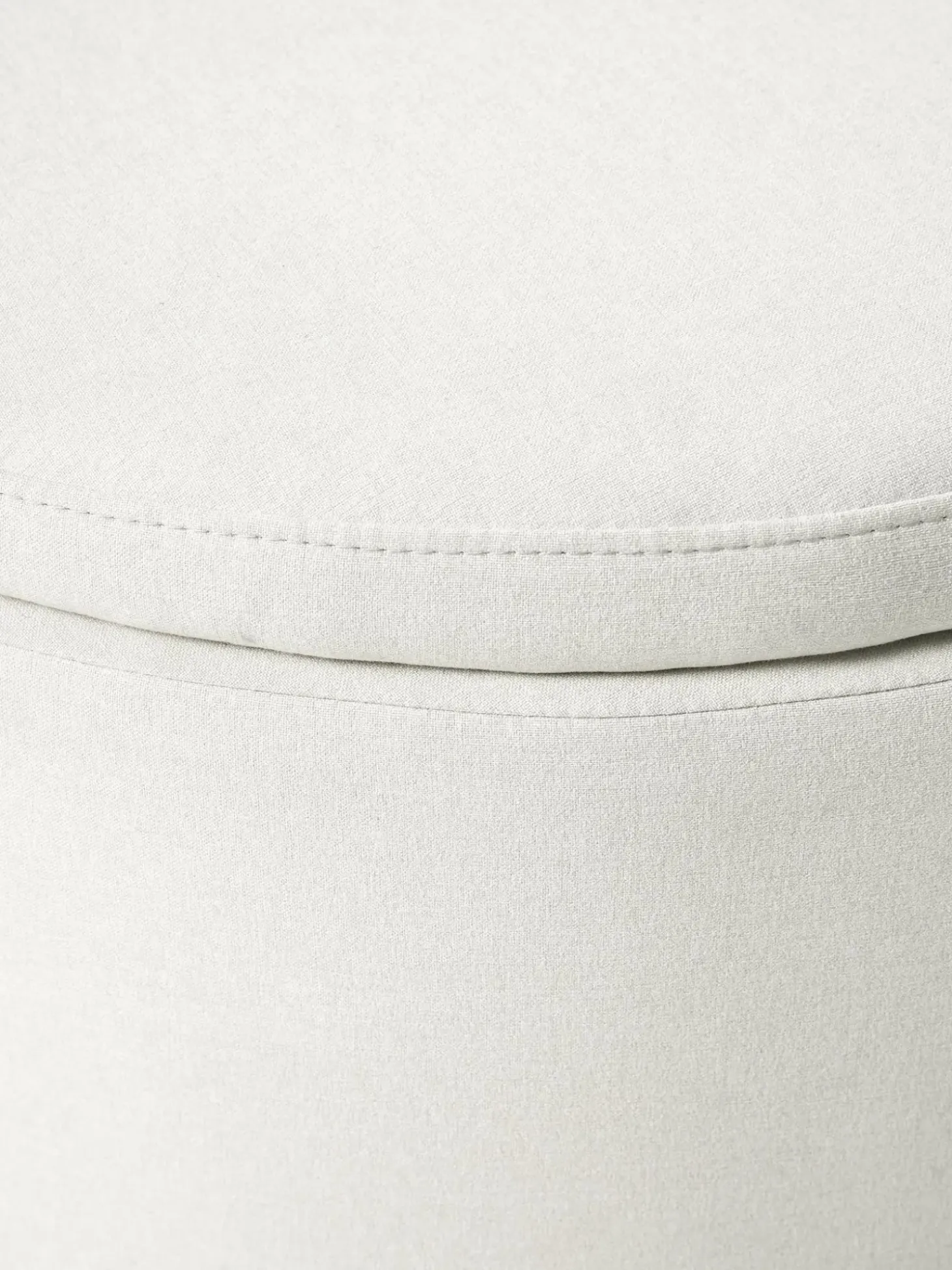 Puf Grande Tapizado Alida, Con Espacio De Almacenamiento