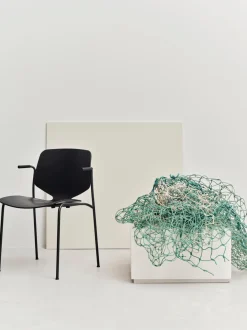 Silla Con Reposabrazos Artesanal De Plastico Nova Sea