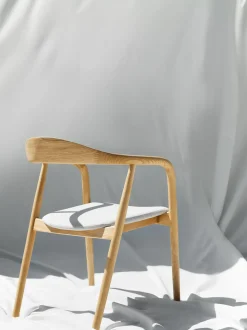 Silla Con Reposabrazos De Madera Con Asiento Tapizado Angelina
