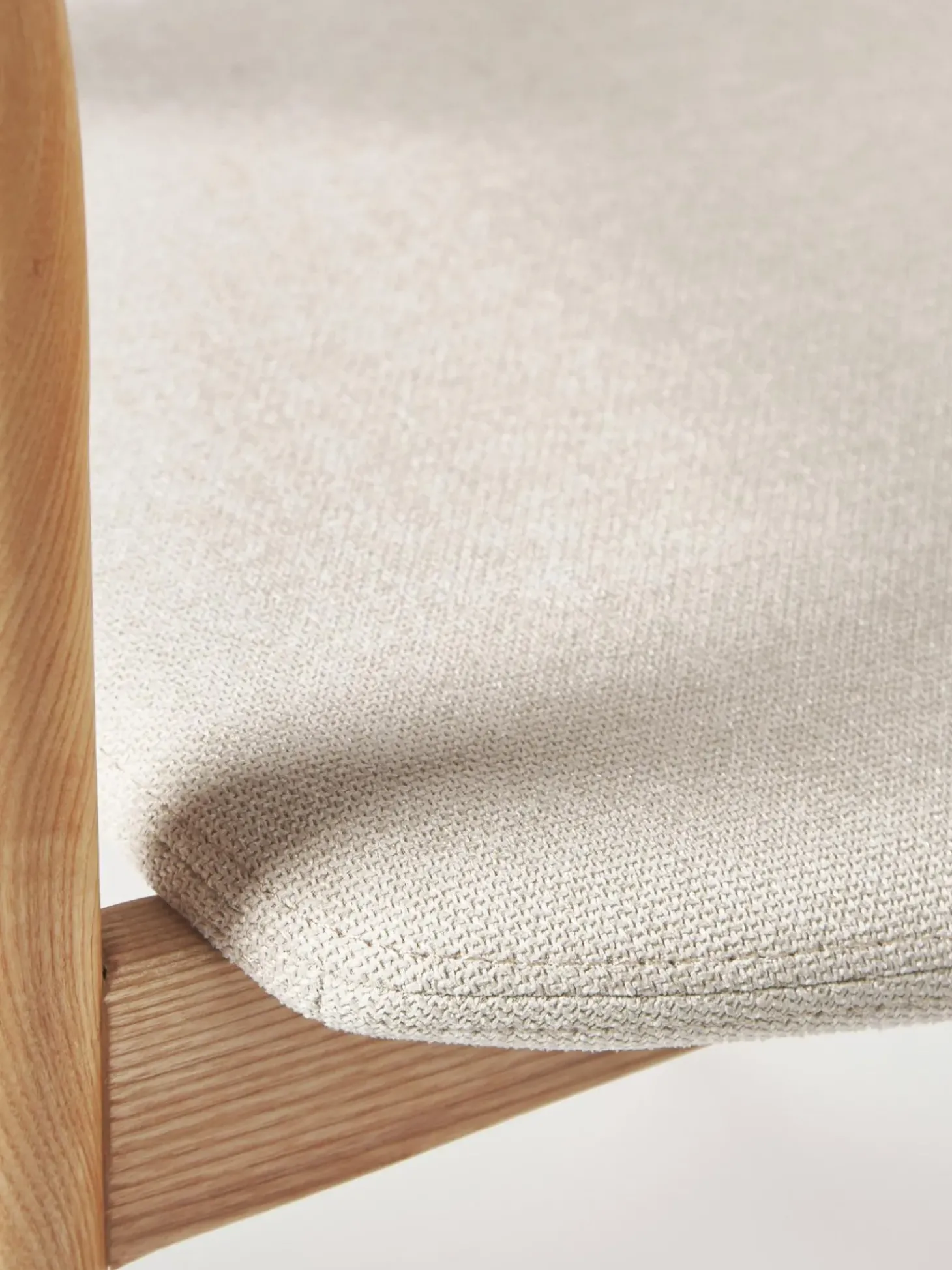 Silla Con Reposabrazos De Madera Con Asiento Tapizado Angelina