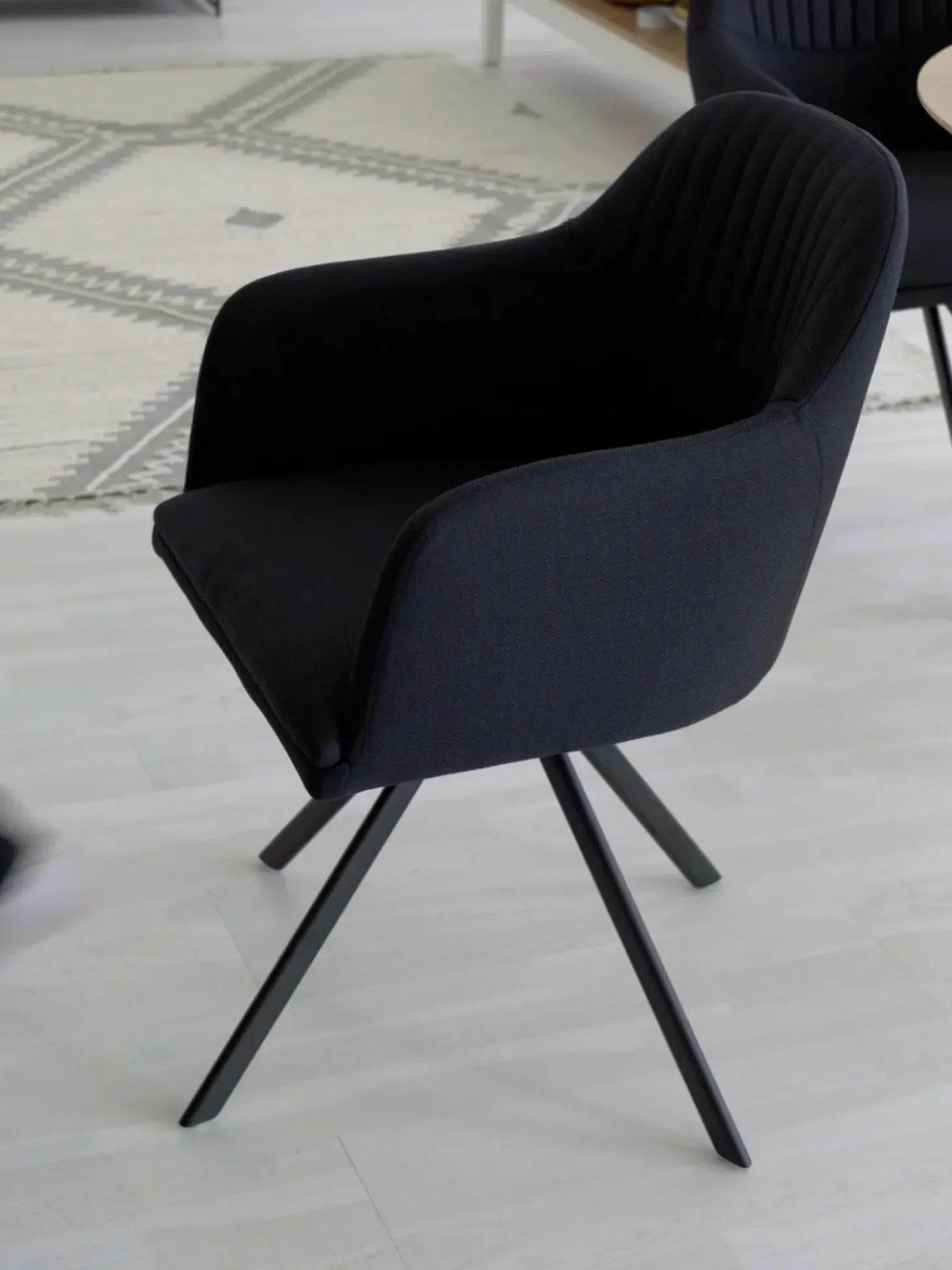 Silla Giratoria Con Reposabrazos Tapizada Lola